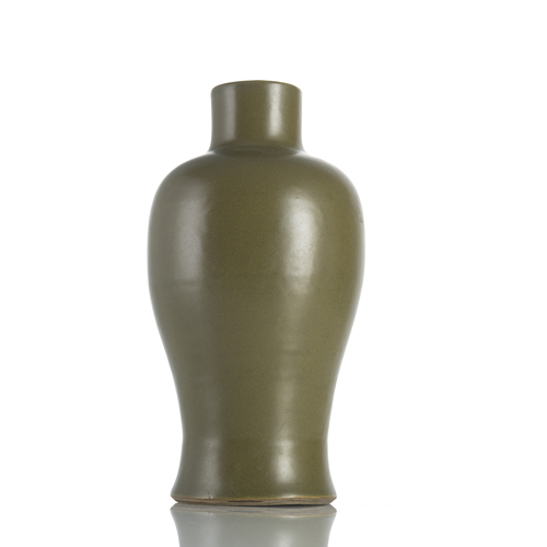 <b>A vase with tea dust glaze</b>
