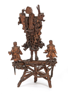 <b>Mehrteilig gearbeitete Figur des Zhong Li Quan aus Wurzelholz mit zwei Begleitern</b>