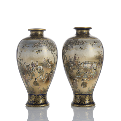 <b>A pair of Satsuma vases</b>