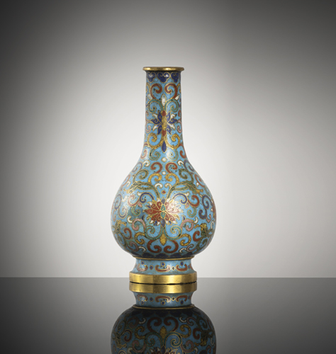 <b>An imperial cloisonné vase with lotus decoration</b>