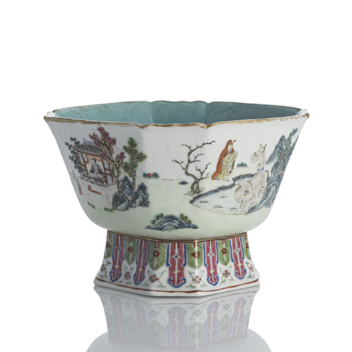 <b>'Famille rose' porcelain bowl with immortals scenes</b>