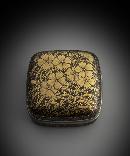 <b>A fine lacquer 'tebako'</b>
