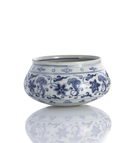 <b>A blue and white porcelain Incense burner or alms bowl with lingzhi and tendril decoration in the 15th century style</b>