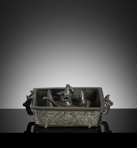 <b>A rectangular incense burner with bronze dragon</b>