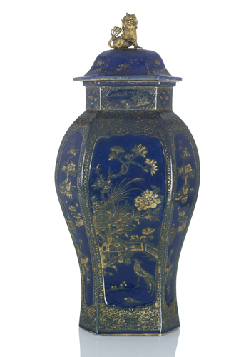 <b>A large octagonal porcelain vase and cover</b>