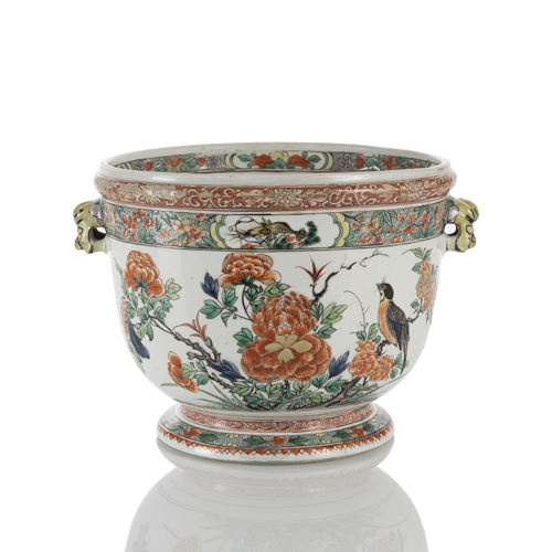 <b>A 'Famille verte' cachepot with side handles and decoration of birds and various flowers</b>