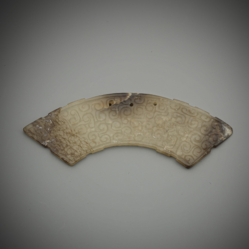<b>A CURVED JADE CARVING 'HUANG'</b>