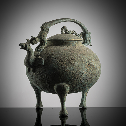 <b>AN ARCHAIC RITUAL BRONZE EWER 'HE'</b>