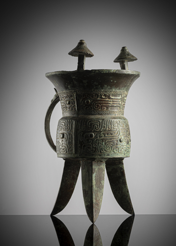 <b>A TRIPOD BRONZE RITUAL VESSEL 'JIA'</b>