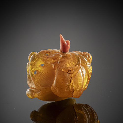 <b>A fine amber snuff bottle</b>
