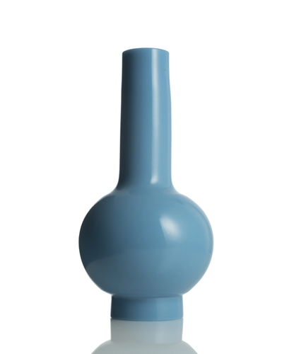 <b>A fine turquoise-blue Beijing glass vase</b>