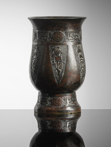 <b>A well patinated bronze wine vessel 'zhi'</b>