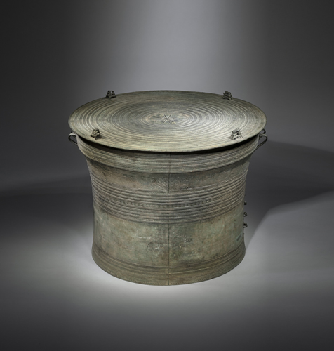 <b>A large bronze rain drum with frogs</b>