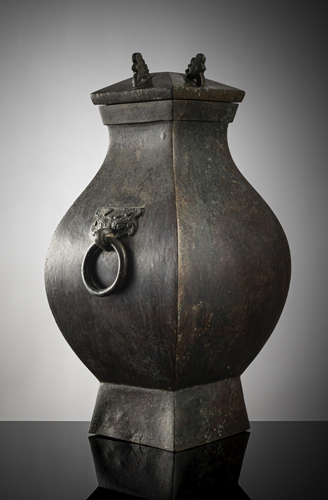 <b>Large bronze vessel and cover of 'fang hu' type with ring handles</b>