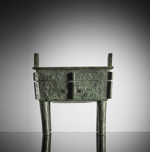 <b>A bronze vessel of 'fang ding' type in archaic style</b>