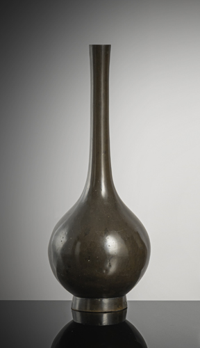 <b>An elegant bronze vase with a high neck and beautiful age patina</b>