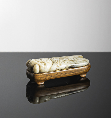 <b>A WELL CARVED JADE CICADA</b>