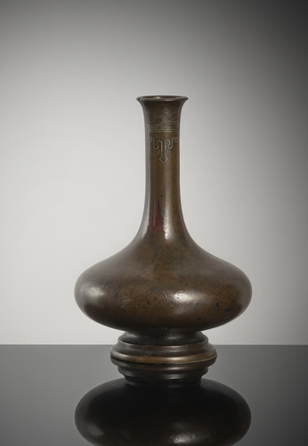 <b>A fine bronze vase with silver inlays</b>