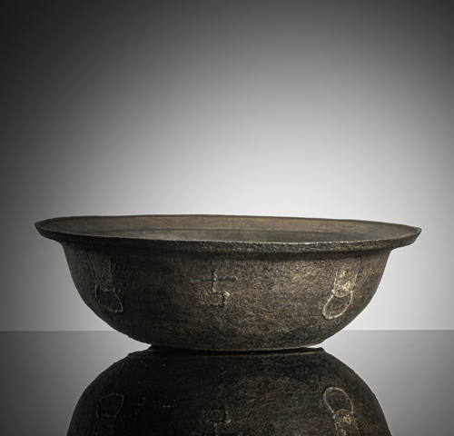 <b>A cast-iron basin of type xi or pan (water vessel for hand washing)</b>