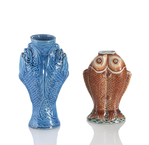 <b>Two double fish-shaped porcelain vases, one turquoise-coloured, the second decorated in iron red</b>