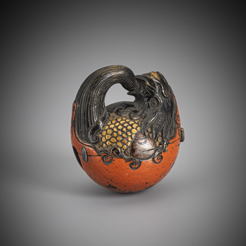 <b>Netsuke of a temple bell made of wood with lacquer decoration</b>