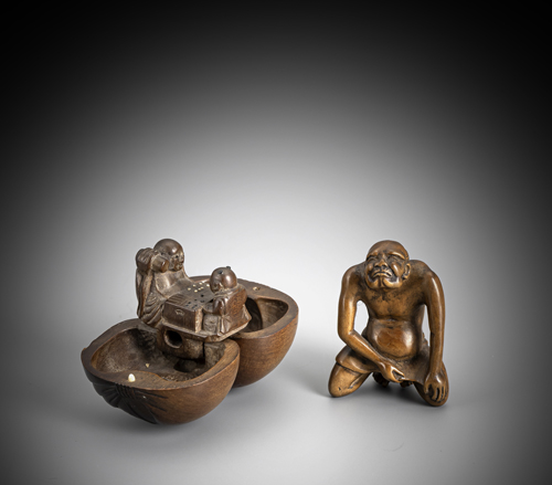 <b>Two netsuke made of light brown and dark brown wood</b>