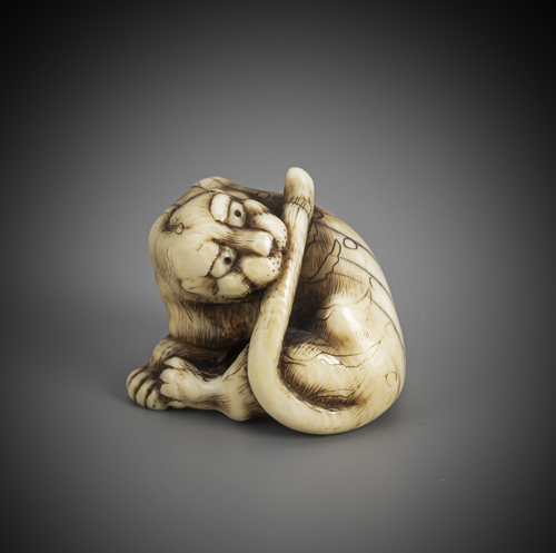 <b>A fine carved ivory netsuke of a sitting tiger</b>