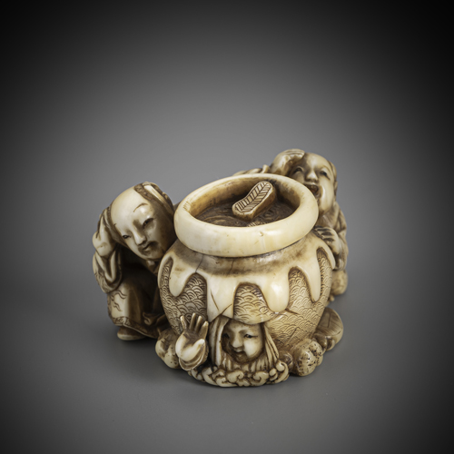<b>A fine ivory netsuke</b>