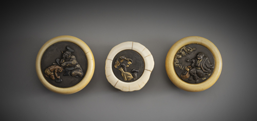 <b>Three kagamibuta with fine metal plates in iroe-takazogan</b>