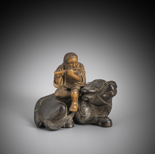 <b>A fine netsuke made from two-coloured wood</b>