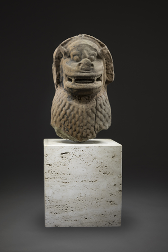 <b>A SANDSTONE LION HEAD</b>