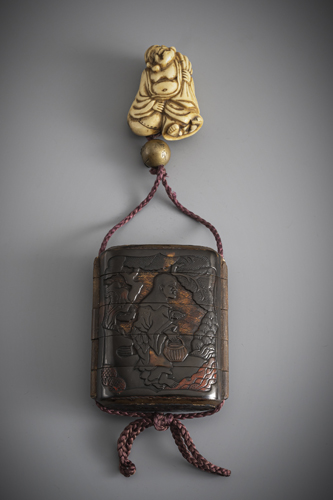 <b>Five-piece inro with decoration of immortals and netsuke made of stag horn</b>