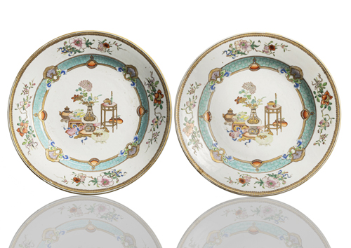 <b>A fine pair of 'Famille rose' porcelain dishes</b>