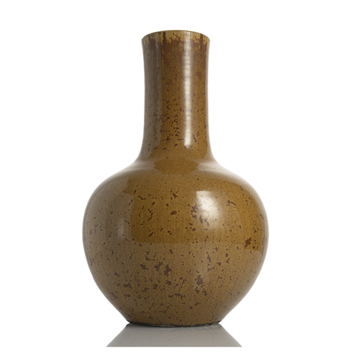 <b>A large bottle vase with caramel-red glaze</b>