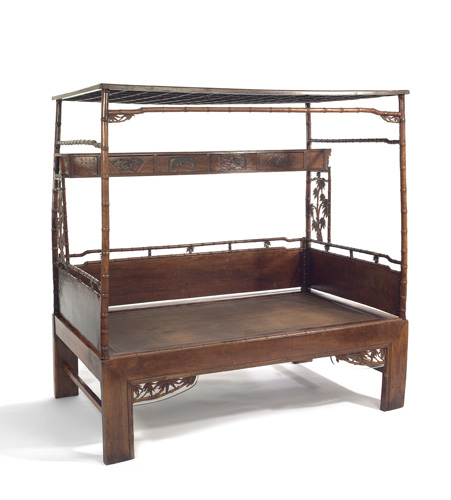 <b>A maple canopy bed 'jiazichuang'</b> <b>A maple canopy bed 'jiazichuang'</b>