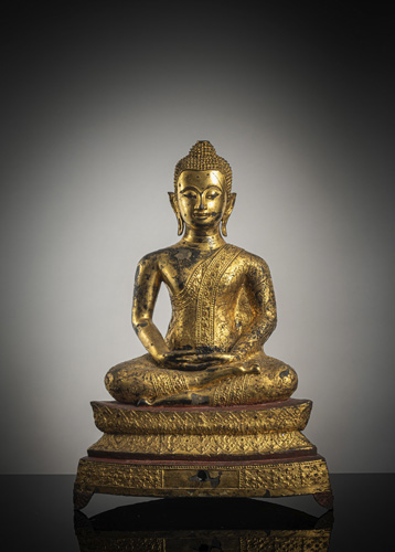 <b>A GILT- , BLACK- AND RED-LACQUERED BRONZE FIGURE OF BUDDHA SHAKYAMUNI</b>