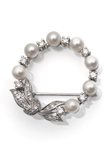 <b>Brosche mit Diamanten und Perlen</b>