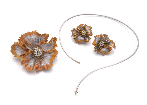 <b>Elegantes Schmuckset „Gianmaria Buccelati“ Broschanhänger, Ohrclips und Halsreif</b>