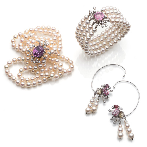 <b>Pinkfarbene Saphir Demi-Parure aus Collier, Armband & Ohrschmuck</b>