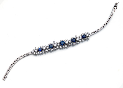 <b>Armband mit blauen Saphiren & Diamanten</b>