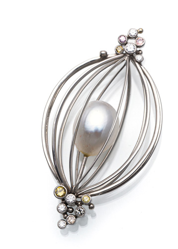 <b>Schmuckobjekt mit Perle & Diamanten</b>