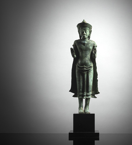 <b>A BRONZE FIGURE OF BUDDHA SHAKYAMUNI</b>