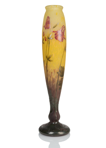 <b>Vase mit Akelei-Dekor</b>