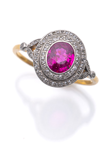 <b>Bicolor Ring mit Rubin und Diamanten</b>