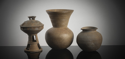 <b>Three stoneware vessels</b>