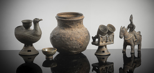 <b>A groupf Silla stoneware vessels and a figure, partly with ash glaze</b>