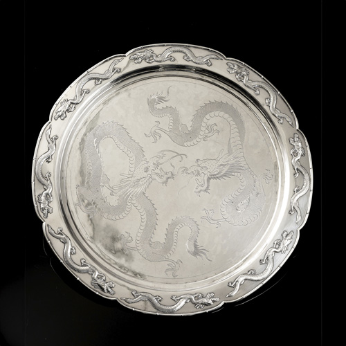 <b>A large flower-shaped silver tray with dragon decoration in engraving and relief</b>