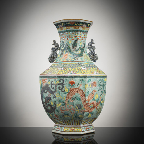 <b>A hexagonal 'famille rose' porcelain vase</b> <b>A hexagonal 'famille rose' porcelain vase</b>