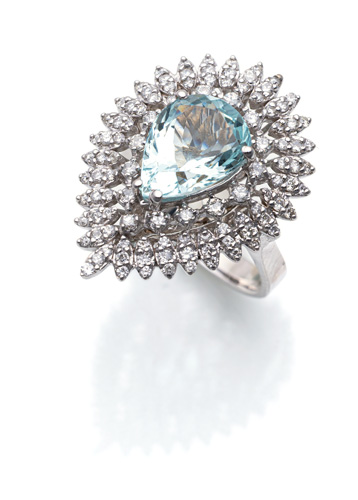 <b>Brilliant aquamarine ring</b> <b>Brilliant aquamarine ring</b>