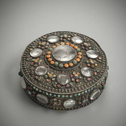 <b>A fine silver box and cover</b>